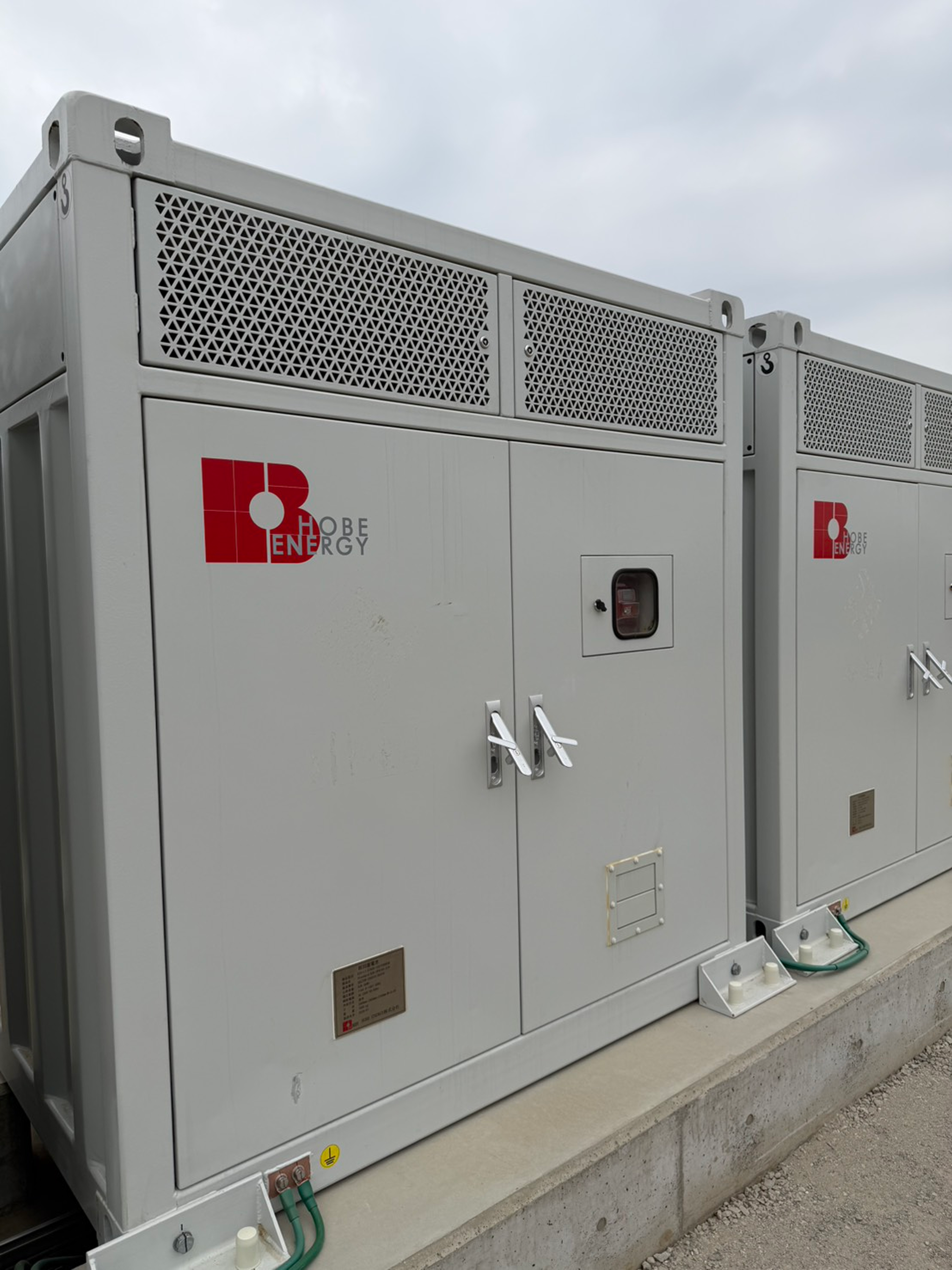 HOBE ENERGY社製蓄電システム設置状況
